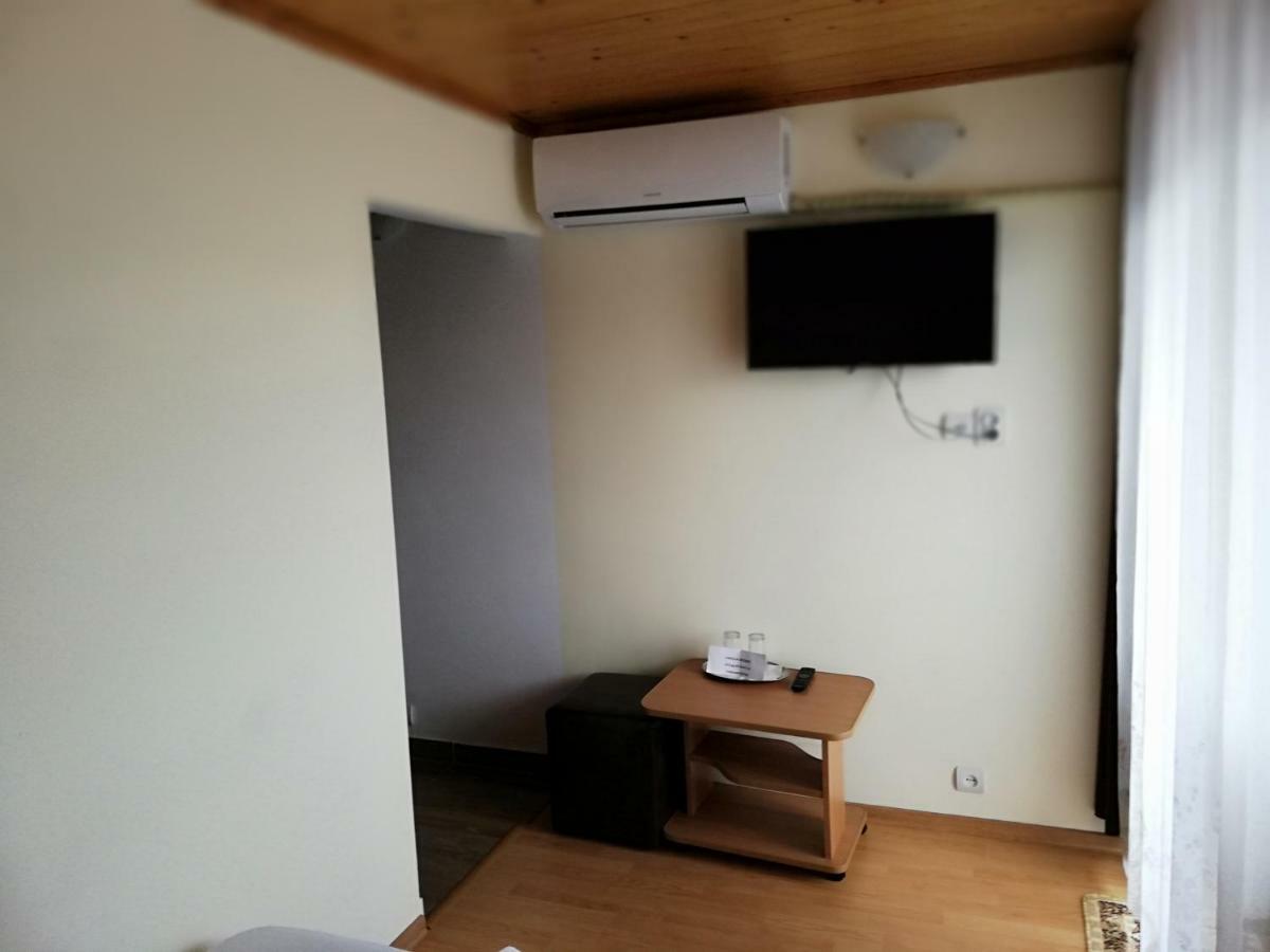 Pensiunea Krystinne Hunedoara Esterno foto
