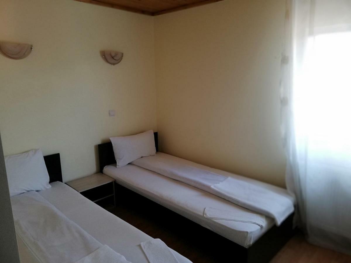Pensiunea Krystinne Hunedoara Esterno foto